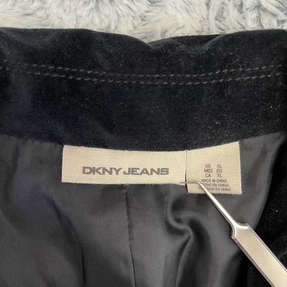 🚫SOLD🚫 VTG Y2K DKNY Jeans Black Velvet Long Coat w/ Pockets Grey Baroque - Picture 10 of 16